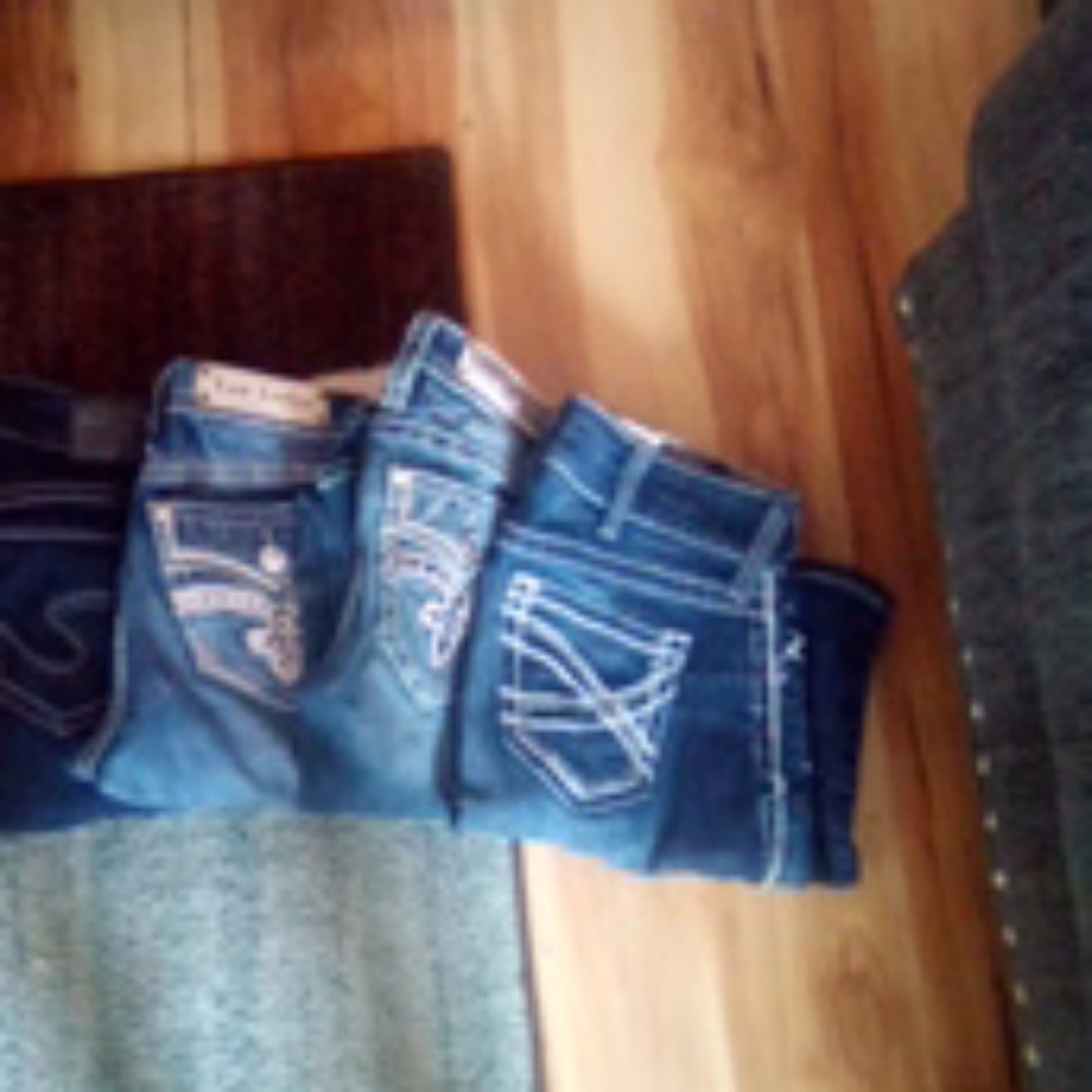 4 pairs if jeans .
